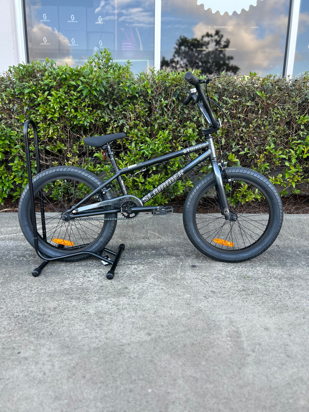 20" Slammer Conway Gloss Gunmetal and Black Fade w/ Titanium Silver