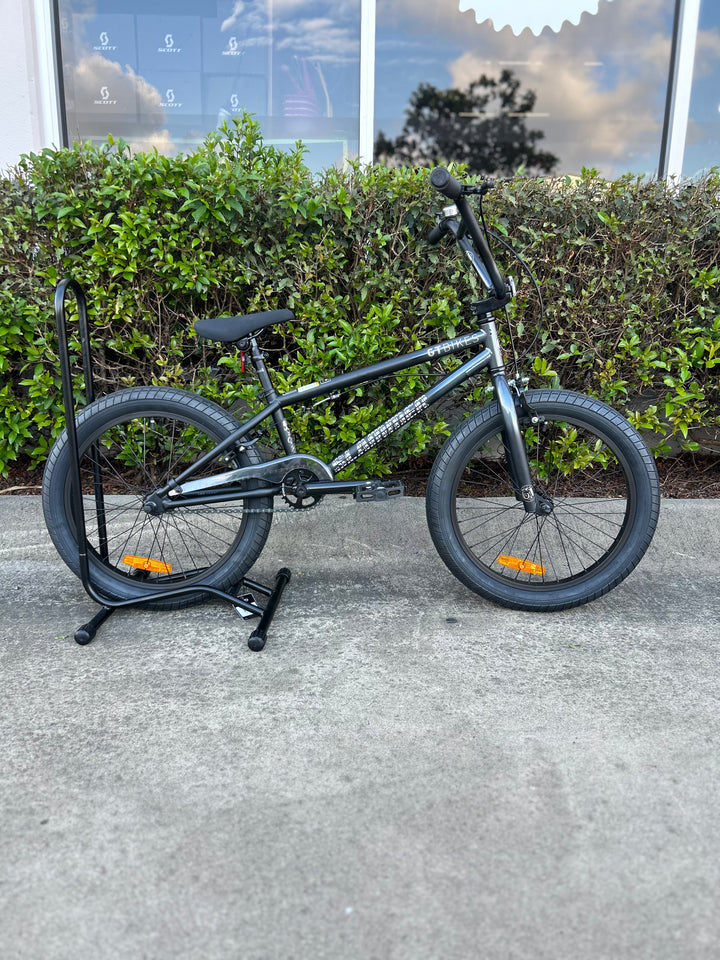 20" Slammer Conway Gloss Gunmetal and Black Fade w/ Titanium Silver