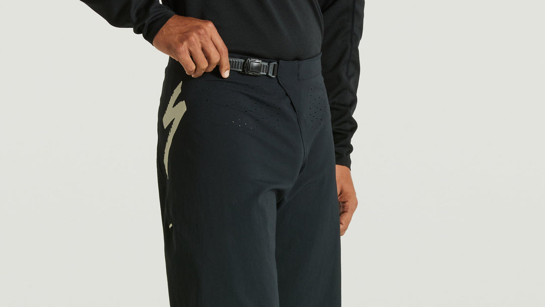 GRAVITY SHORT BLK 32