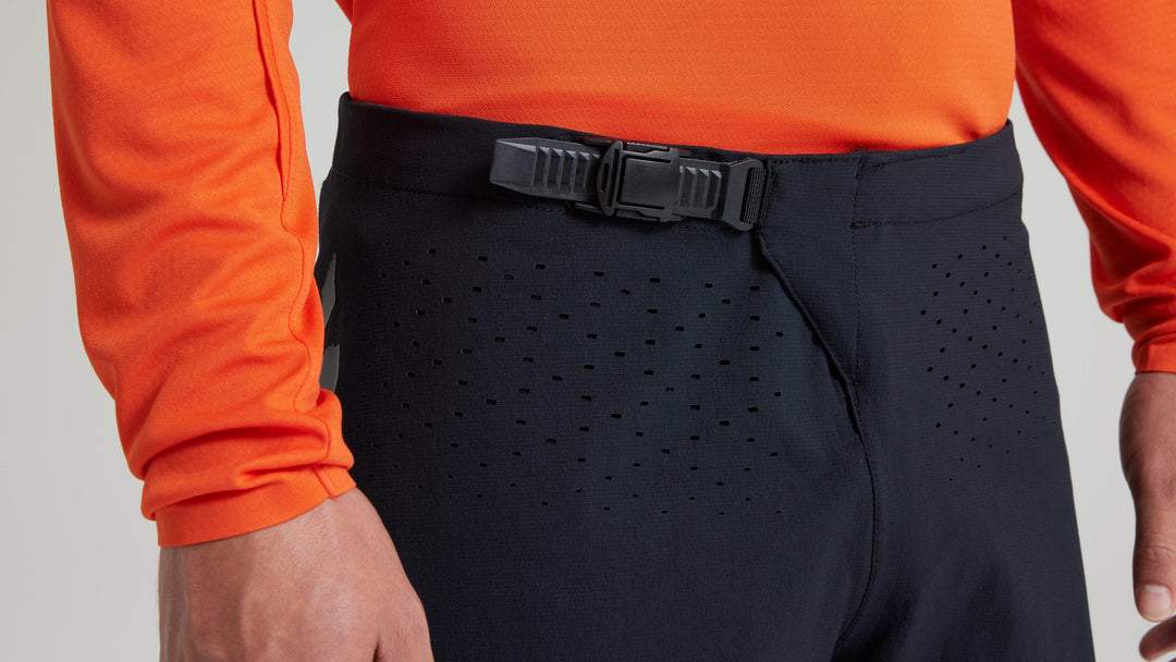 GRAVITY SHORT BLK 32