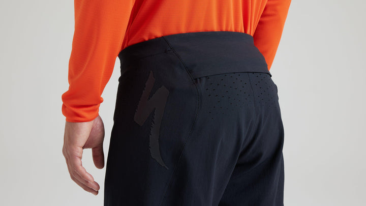 GRAVITY SHORT BLK 32