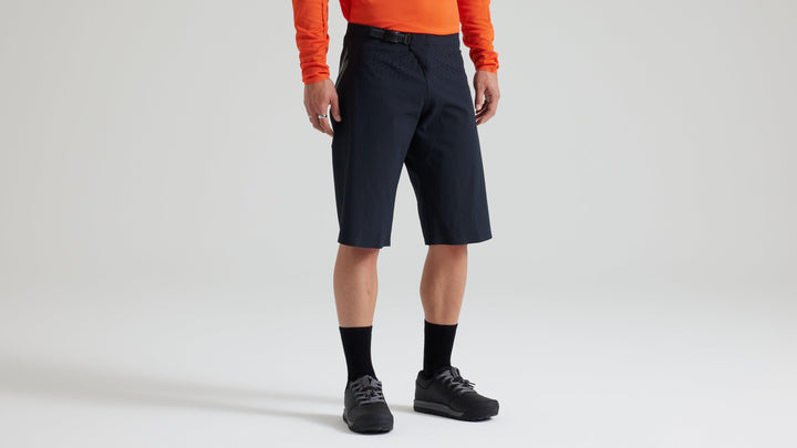 GRAVITY SHORT BLK 32