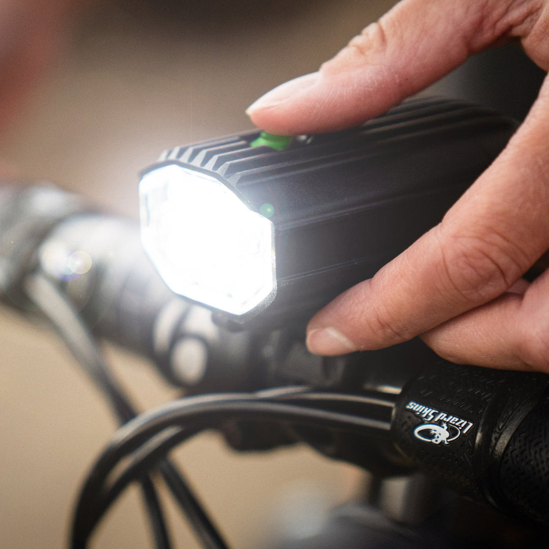 Lezyne LITE Drive 1200+ Front