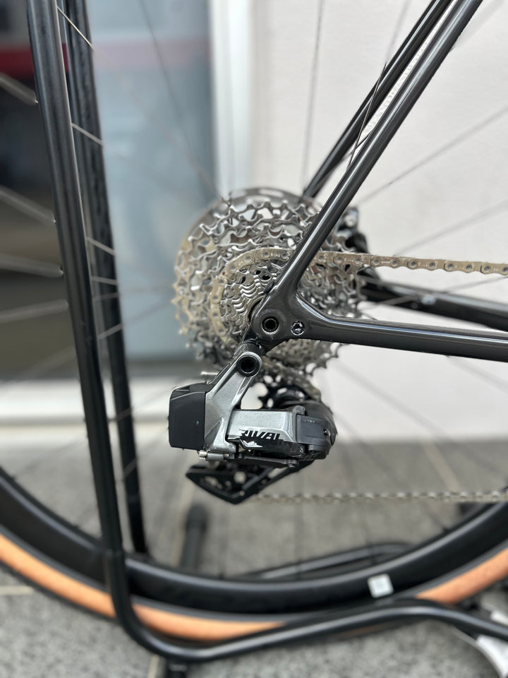 CRUX EXPERT GLOSS CARBON/TARMAC BLACK