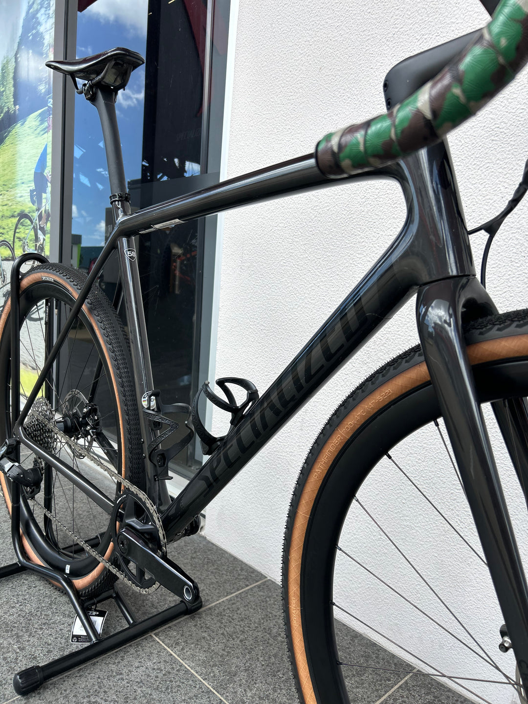 CRUX EXPERT GLOSS CARBON/TARMAC BLACK