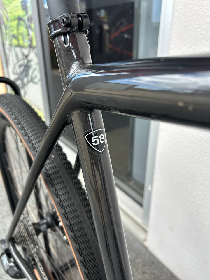 CRUX EXPERT GLOSS CARBON/TARMAC BLACK