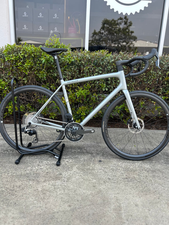 Aethos Pro AXS – Shadow Silver/Emerald Metallic