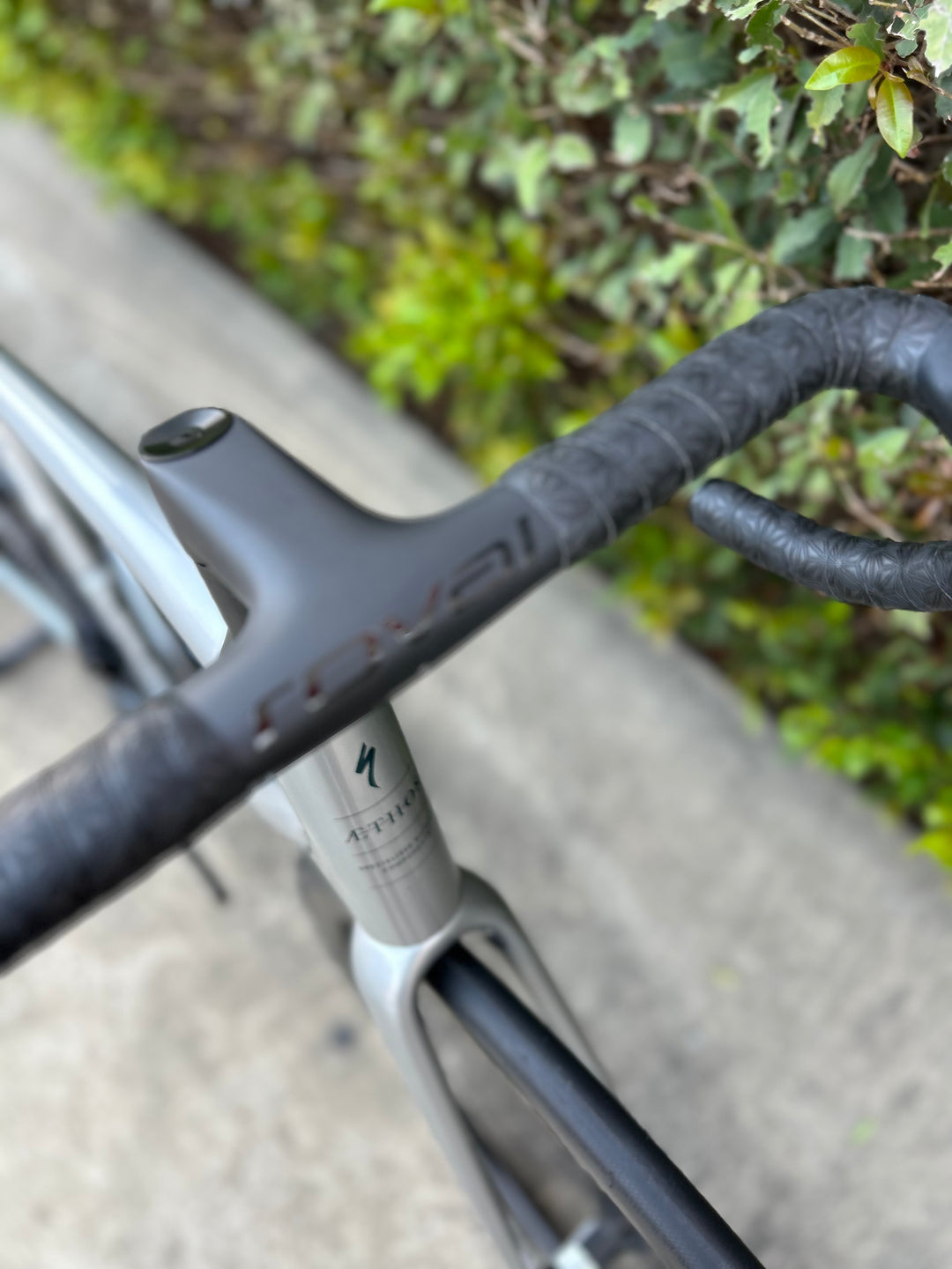 Aethos Pro AXS – Shadow Silver/Emerald Metallic