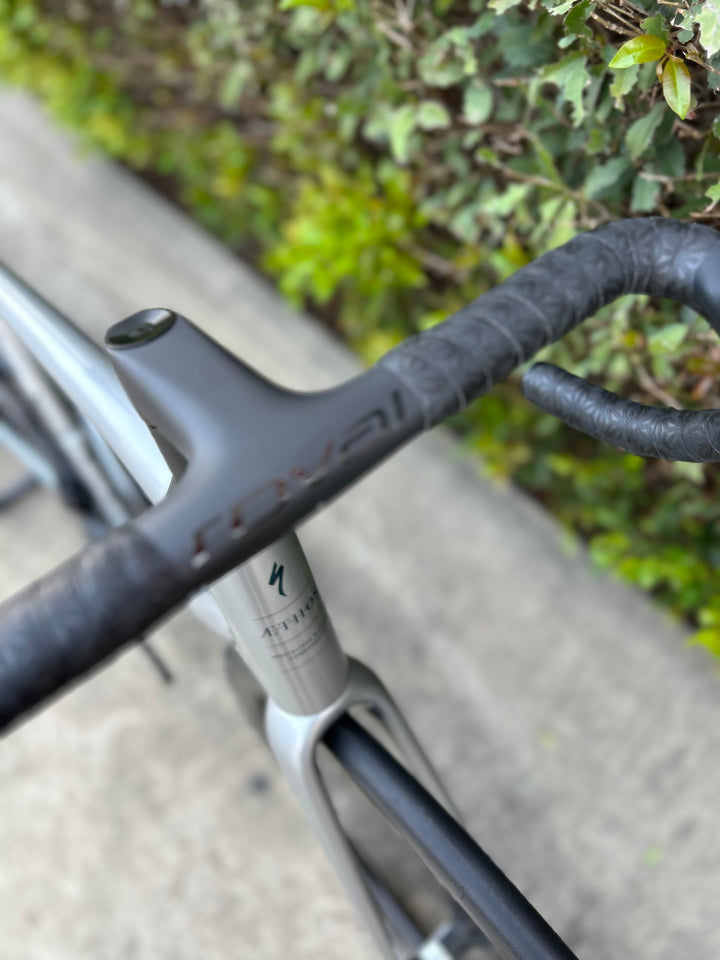 Aethos Pro AXS – Shadow Silver/Emerald Metallic