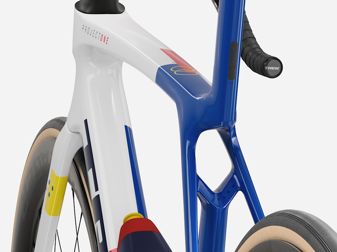 Trek Madone SLR 9 AXS Gen 8 White/Blue